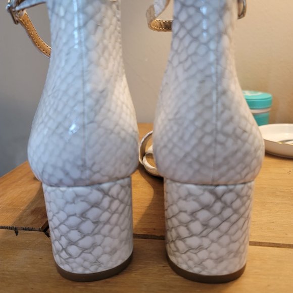 NWT Steve Madden Renee White and Grey Heels - Picture 7 of 14